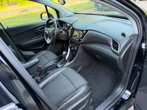 Used 2019 Chevrolet Trax LT w/ LT Convenience Package AWD/4WD image 30