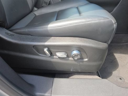 Used 2025 Cadillac XT4 Premium Luxury FWD image 35