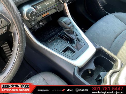 Used 2019 Toyota RAV4 XLE AWD/4WD image 17