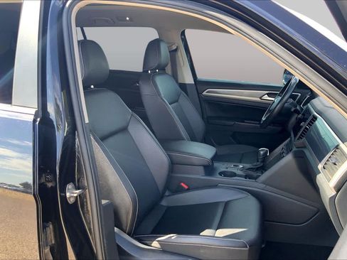 Used 2021 Volkswagen Atlas SE w/ Panoramic Sunroof Package FWD image 9