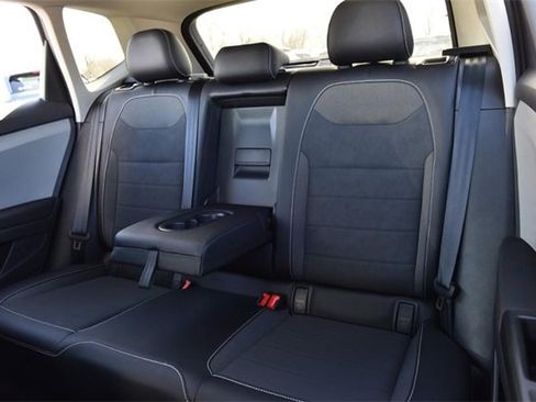 Certified 2022 Volkswagen Taos SE w/ Panoramic Sunroof Package image 22