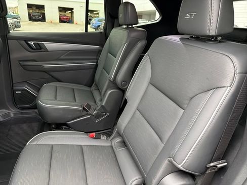 Used 2025 Buick Enclave Sport Touring w/ Super Cruise Package FWD image 21