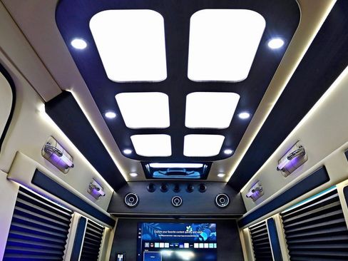 Used 2024 Mercedes-Benz Sprinter 3500 image 39