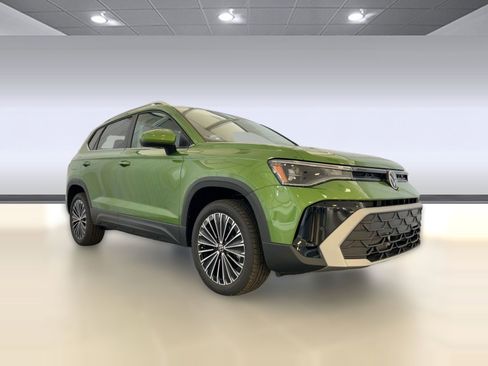 New 2026 Volkswagen Taos SE image 7