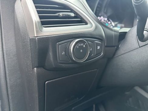 Used 2022 Ford Edge SEL image 25