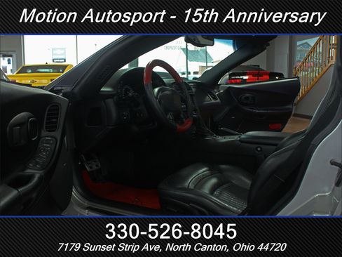 Used 2004 Chevrolet Corvette w/ Roof Package image 18