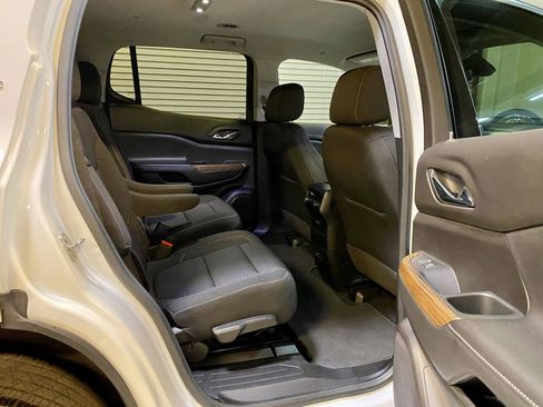 Used 2022 GMC Acadia SLE image 27