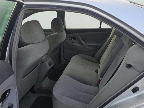 Used 2011 Toyota Camry LE image 7