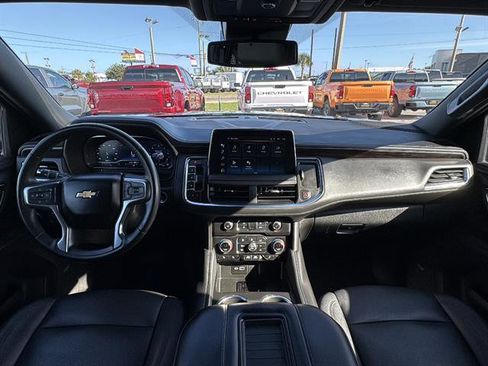 Used 2024 Chevrolet Suburban LT RWD image 18