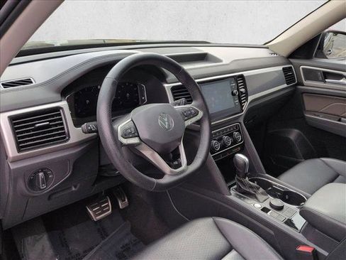 Used 2022 Volkswagen Atlas SEL R-Line image 10