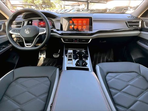 New 2026 Volkswagen Atlas Peak Edition image 5