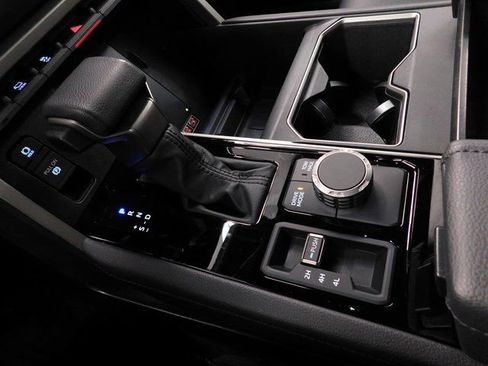 Used 2025 Toyota Tundra Limited image 32