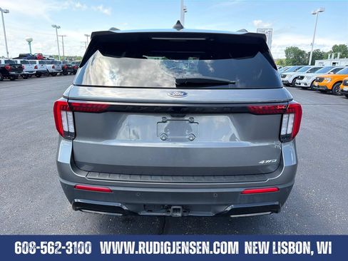 Used 2025 Ford Explorer ST-Line w/ ST-Line Street Pack AWD/4WD image 4