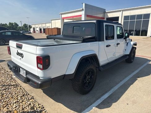 Used 2023 Jeep Gladiator Sport AWD/4WD image 2