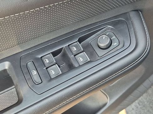 Used 2025 Volkswagen Atlas SE FWD image 13