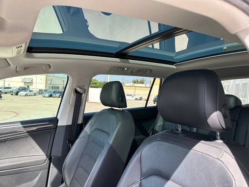 Used 2018 Volkswagen Tiguan SEL Premium FWD image 11