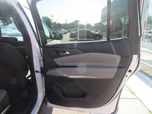 Used 2026 Chevrolet Traverse LT w/ Driver Confidence Package FWD image 12