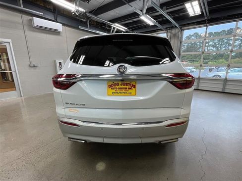 Used 2020 Buick Enclave Essence w/ Sound and Sites Package FWD image 4