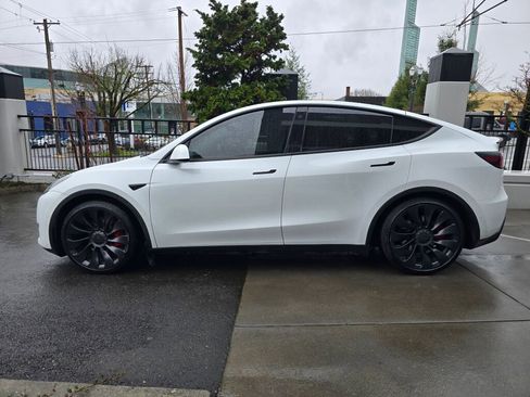 Used 2022 Tesla Model Y Performance image 6