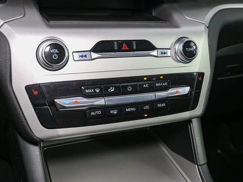 Used 2022 Ford Explorer XLT AWD/4WD image 27