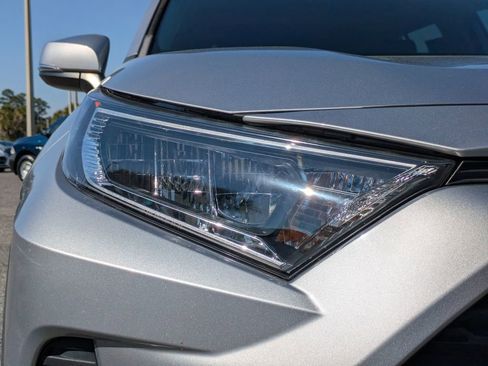 Used 2021 Toyota RAV4 XLE w/ Convenience Package image 10