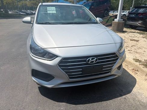 Used 2020 Hyundai Accent SE FWD image 2