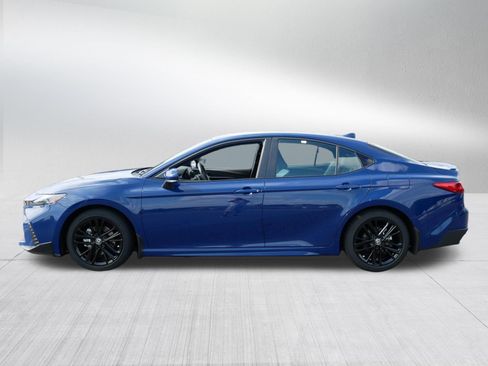 Used 2025 Toyota Camry SE w/ Convenience Package FWD image 4