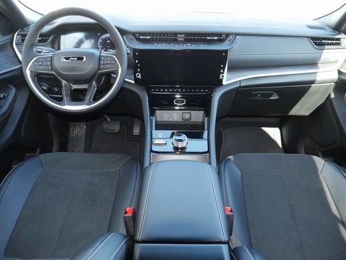 New 2026 Jeep Grand Cherokee Altitude image 5