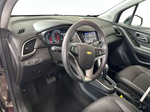 Used 2022 Chevrolet Trax LT w/ LT Convenience Package AWD/4WD image 13