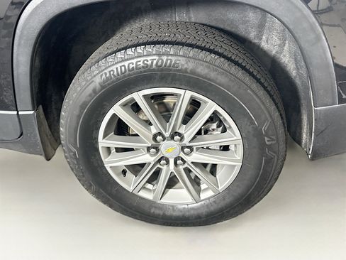 Used 2022 Chevrolet Traverse LT image 11