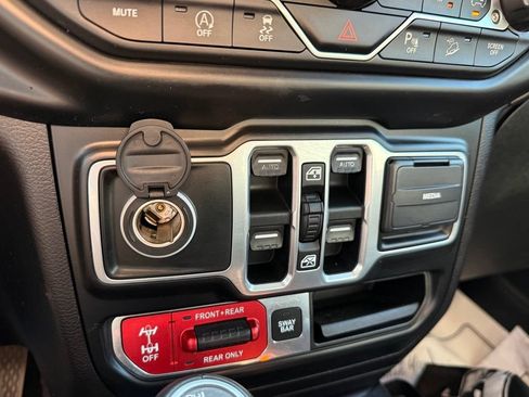 Used 2018 Jeep Wrangler Unlimited Rubicon AWD/4WD image 19