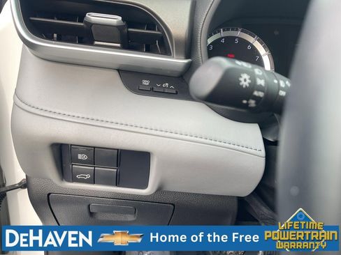 Used 2020 Toyota Highlander LE AWD/4WD image 18