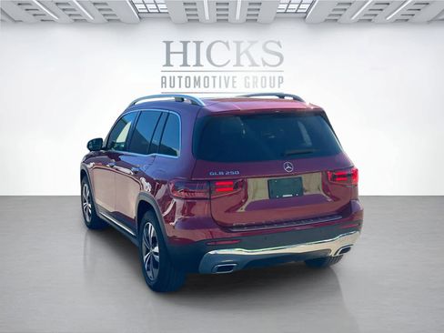Used 2025 Mercedes-Benz GLB 250 image 4