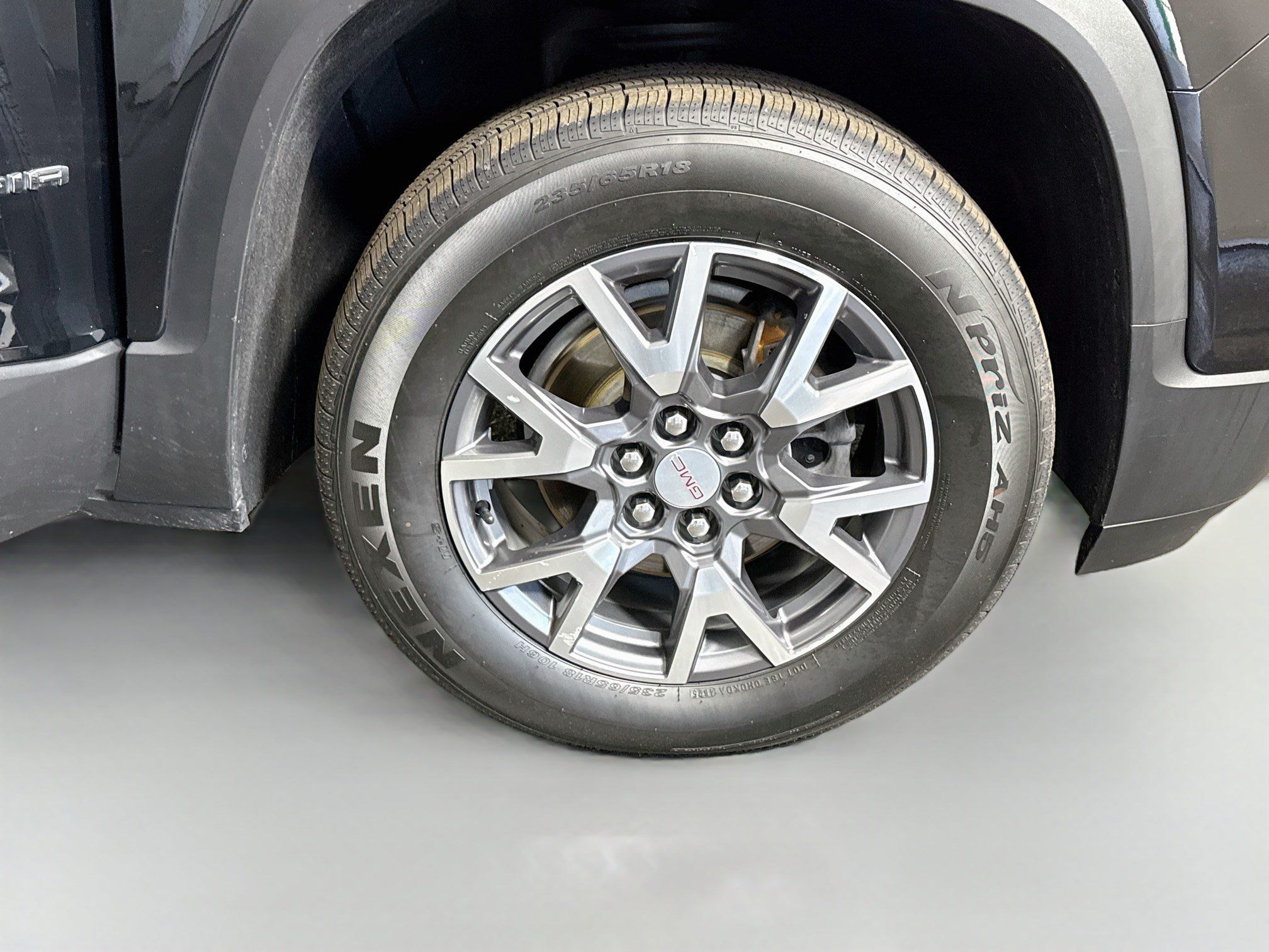 Used 2023 GMC Acadia SLT FWD image 32