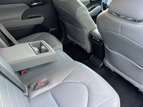Used 2022 Toyota Highlander XLE image 20