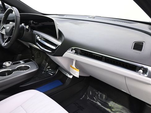 New 2026 Cadillac Lyriq Luxury AWD/4WD image 15
