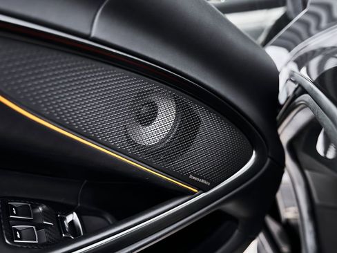 Used 2024 McLaren Artura image 31