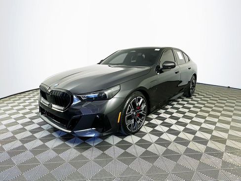 Used 2026 BMW 550e xDrive w/ Premium Package image 4