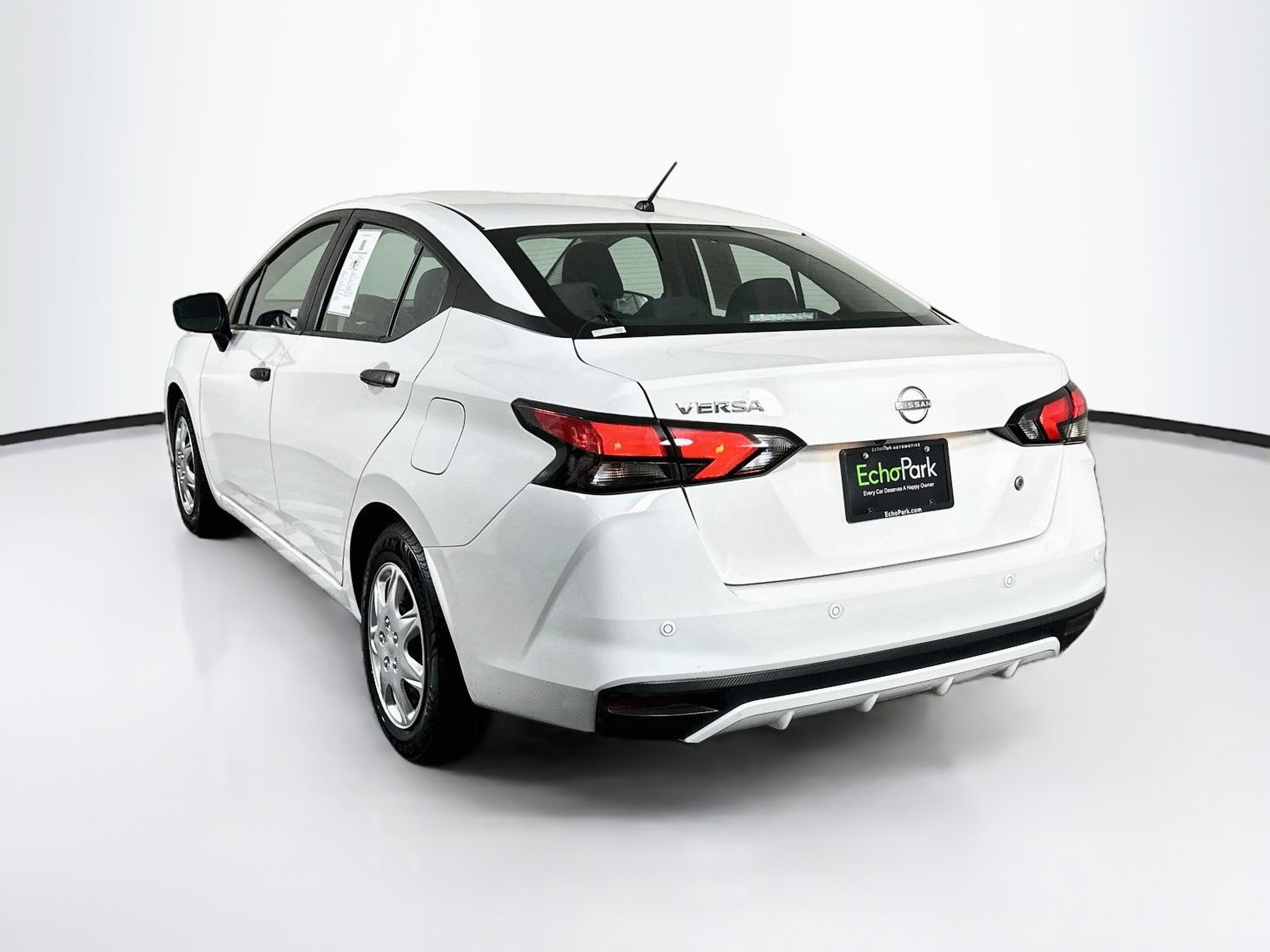 Used 2025 Nissan Versa S FWD image 5