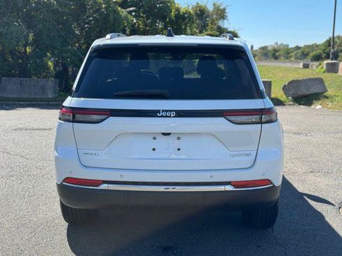 Certified 2022 Jeep Grand Cherokee Limited AWD/4WD image 4