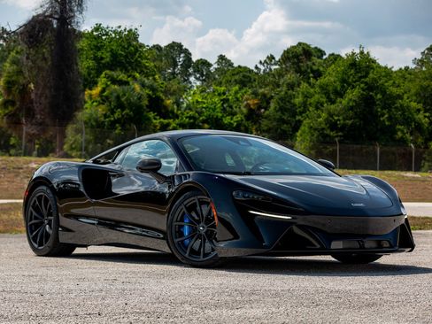 Used 2023 McLaren Artura image 21