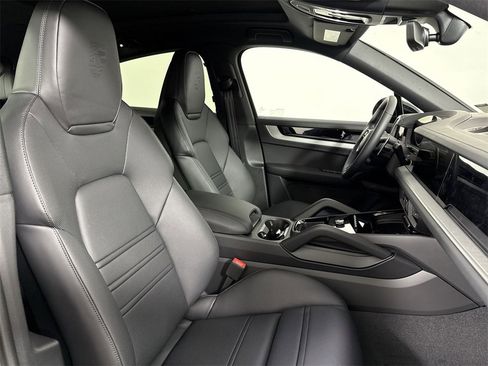 New 2026 Porsche Cayenne S image 24