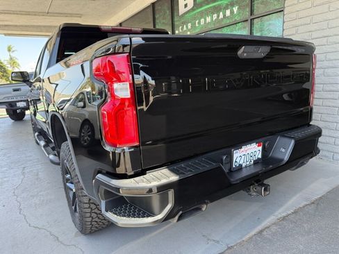 Used 2020 Chevrolet Silverado 1500 LT Trail Boss w/ Midnight Edition AWD/4WD image 6