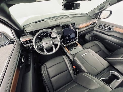 Used 2025 GMC Yukon Denali image 12