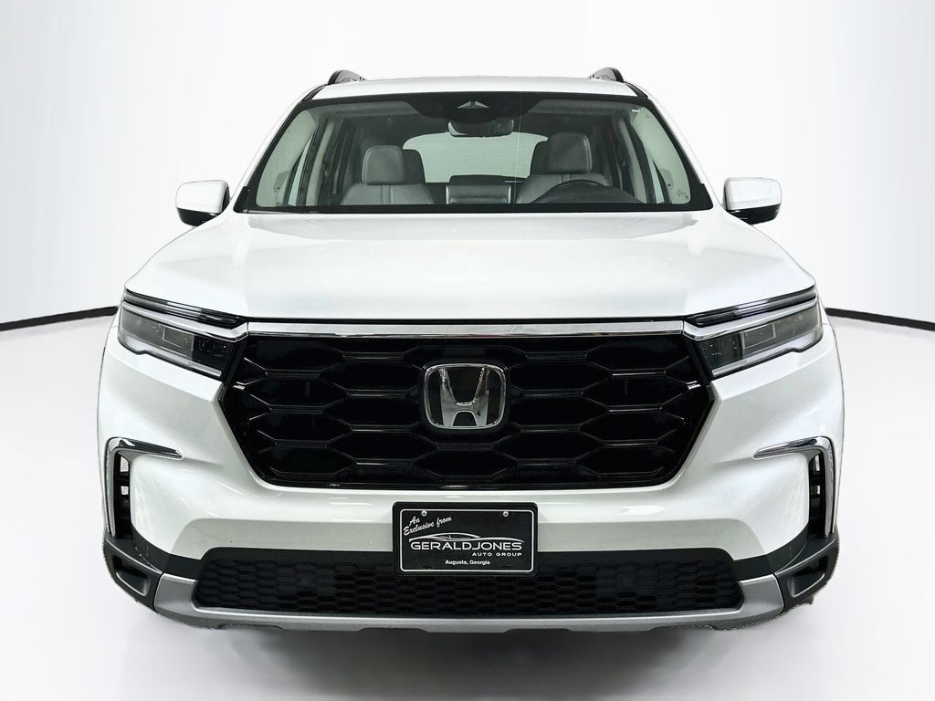 Used 2025 Honda Pilot Touring image 5