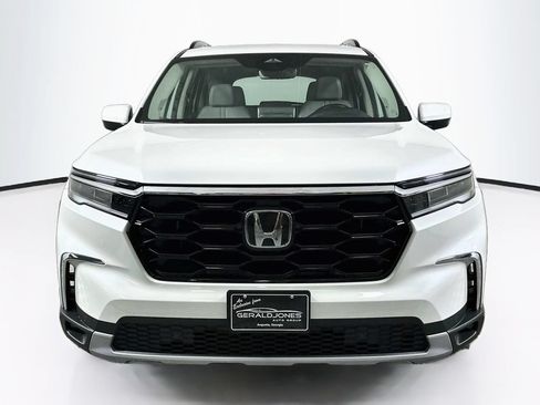 Used 2025 Honda Pilot Touring image 5