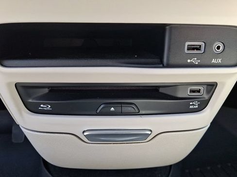Used 2018 Chrysler Pacifica Limited w/ Advanced Safetytec Group FWD image 24