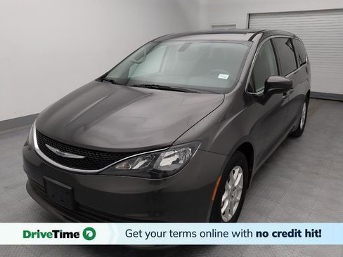 Used 2017 Chrysler Pacifica Touring image 1