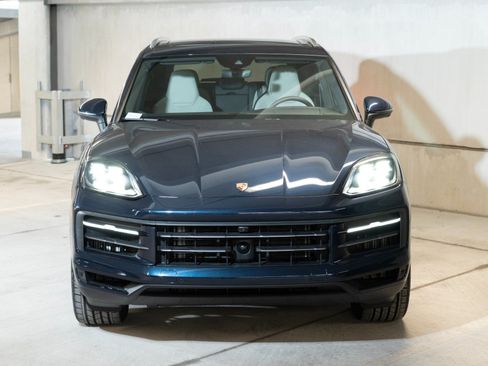 Certified 2026 Porsche Cayenne AWD/4WD image 6
