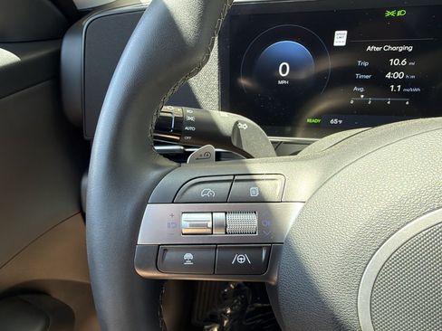Used 2025 Hyundai Kona Limited FWD image 29